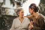 Personeelstekort in de ouderenzorg dreigt, maar aanbieders komen met oplossingen
